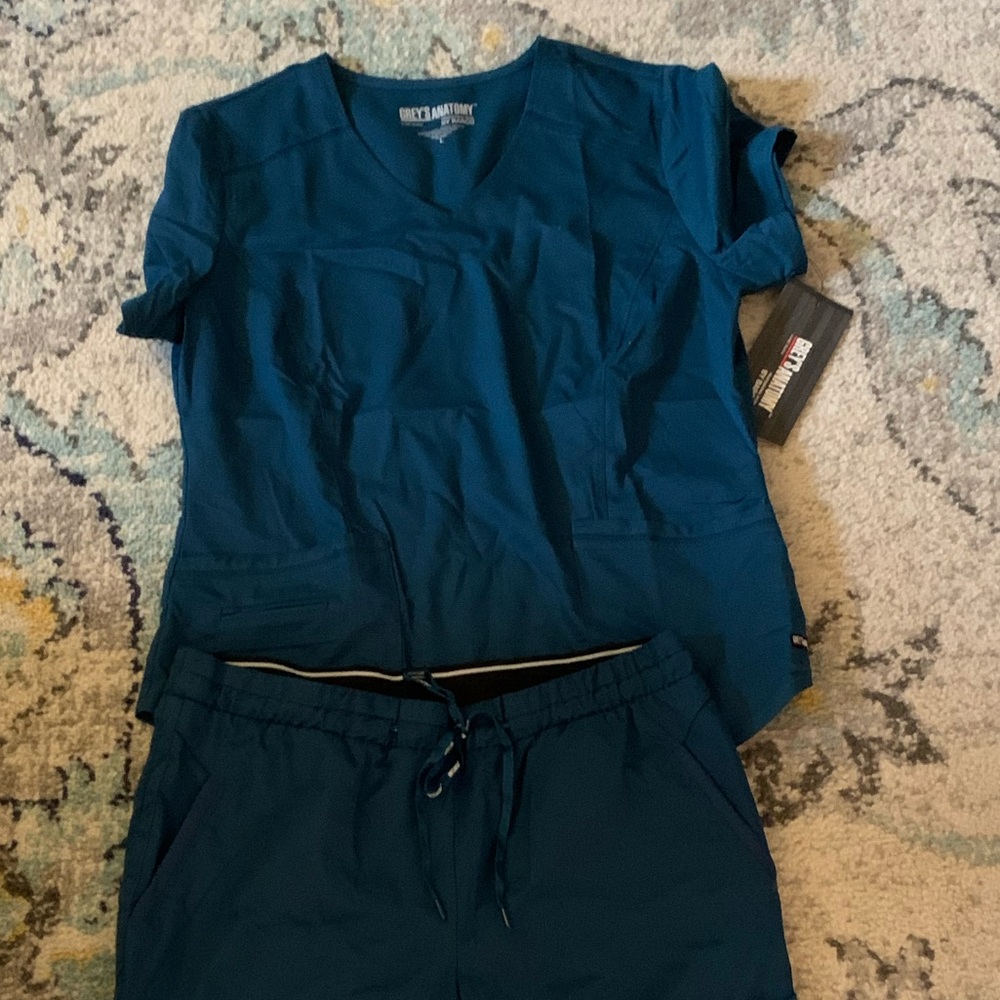 Greys Anatomy scrub set, tags on. Joggers and two pocket top